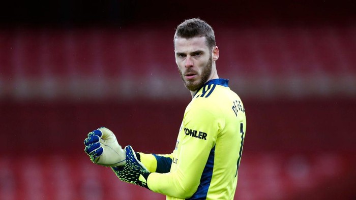 LONDON, ENGLAND - JANUARY 30: David De Gea of Manchester United looks on prior to the Premier League match between Arsenal and Manchester United at Emirates Stadium on January 30, 2021 in London, England. Sporting stadiums around the UK remain under strict restrictions due to the Coronavirus Pandemic as Government social distancing laws prohibit fans inside venues resulting in games being played behind closed doors. (Photo by Alastair Grant - Pool/Getty Images)