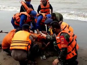 Hanyut Saat Menjala Ikan, Pria Ini Ditemukan Tewas di Muara Pekalongan