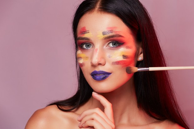 6 Zodiak yang Cocok Jadi Beauty Influencer