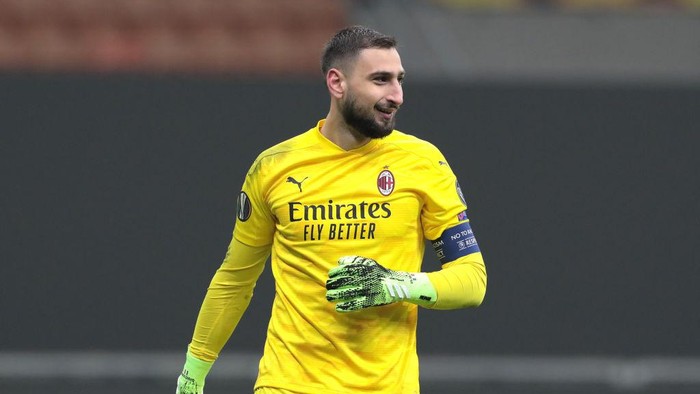 MILAN, ITALY - DECEMBER 03: Gianluigi Donnarumma of A.C. Milan reacts during the UEFA Europa League Group H stage match between AC Milan and Celtic at San Siro Stadium on December 03, 2020 in Milan, Italy. Sporting stadiums around Italy remain under strict restrictions due to the Coronavirus Pandemic as Government social distancing laws prohibit fans inside venues resulting in games being played behind closed doors. (Photo by Emilio Andreoli/Getty Images)