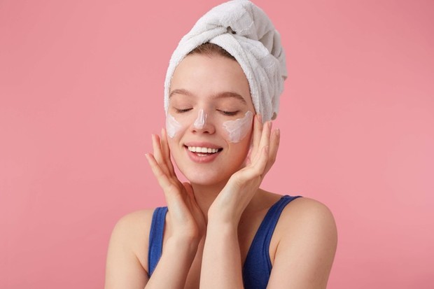Otot-otot mata akan kencang dan sehat dengan penggunaan eye cream.
