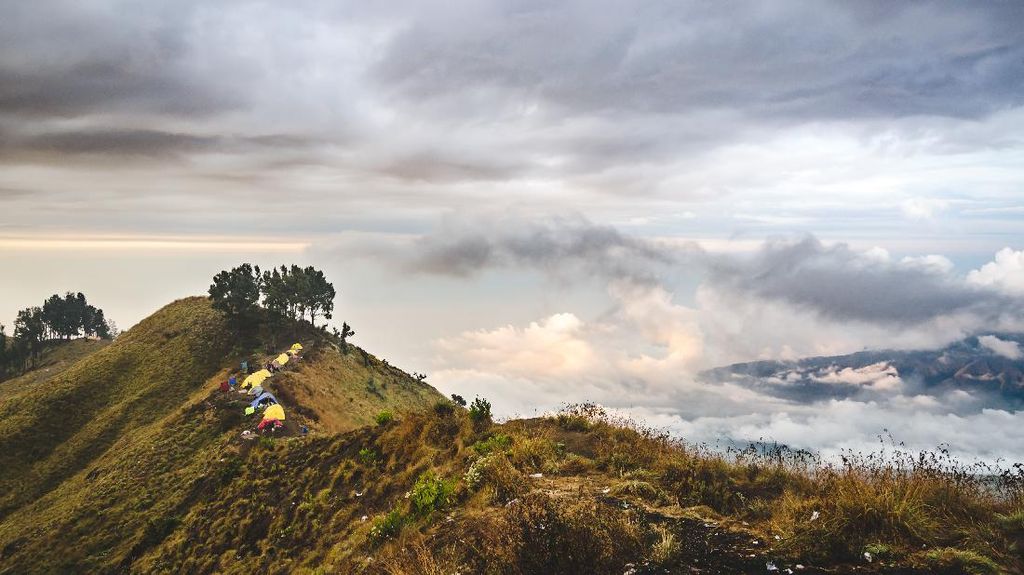 5 Gunung Terindah di Indonesia, Bisa Didaki Tahun Ini