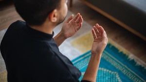 Doa Sholat Tahajud: Arab, Latin dan Artinya