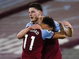 Ketika Jesse Lingard dan Declan Rice Rebutan Penalti