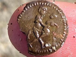 Ditemukan Kancing Kuno Bergambar Orang Bersenggama di Inggris