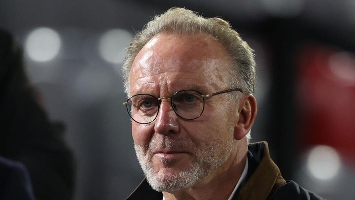 MUNICH, GERMANY - OCTOBER 21: Karl-Heinz Rummenigge, CEO of FC Bayern München looks on prior to the UEFA Champions League Group A stage match between FC Bayern Muenchen and Atletico Madrid at Allianz Arena on October 21, 2020 in Munich, Germany. (Photo by Alexander Hassenstein/Getty Images)