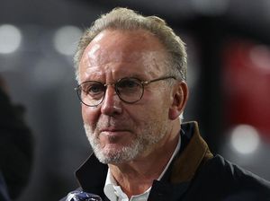 Rummenigge Sentil Utang Barcelona Jelang Duel Kontra Bayern
