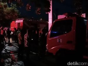2 Jam Berlalu, Kebakaran di Pasar Kliwon Kudus Belum Padam