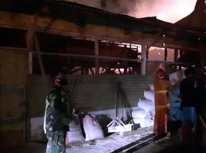 Pabrik Penggilingan Padi di Sukabumi Dilalap Api