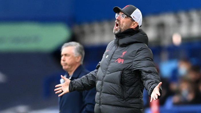 LIVERPOOL, ENGLAND - OCTOBER 17: Jurgen Klopp, Manager of Liverpool reacts during the Premier League match between Everton and Liverpool at Goodison Park on October 17, 2020 in Liverpool, England. Sporting stadiums around the UK remain under strict restrictions due to the Coronavirus Pandemic as Government social distancing laws prohibit fans inside venues resulting in games being played behind closed doors. (Photo by Laurence Griffiths/Getty Images)