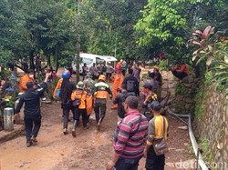 Jenazah Ibu dan Anak Korban Longsor Nganjuk Ditemukan Berpelukan