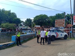 Sterilkan Lokasi Longsor Nganjuk, Polisi Lakukan Penyekatan
