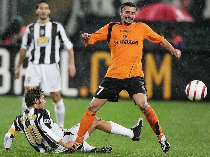 TORINO, ITALY - OCTOBER 28:  Alessandro Del Piero of Juventus and Luigi Sartor of Roma in action during the Serie A match between Juventus and Roma at the Delle Alpi Stadium on October 28, 2004 in Torino, Italy. (Photo by New Press/Getty Images)