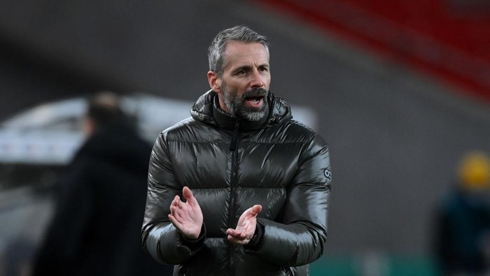 STUTTGART, GERMANY - FEBRUARY 03: Marco Rose, Head Coach of Borussia Monchengladbach applauds during the DFB Cup Round of Sixteen match between VfB Stuttgart and Borussia Mönchengladbach at Mercedes-Benz Arena on February 03, 2021 in Stuttgart, Germany. Sporting stadiums around Germany remain under strict restrictions due to the Coronavirus Pandemic as Government social distancing laws prohibit fans inside venues resulting in games being played behind closed doors. (Photo by Matthias Hangst/Getty Images)