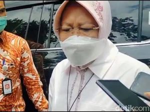 Mensos Risma Datangi Korban Longsor dan Banjir Nganjuk