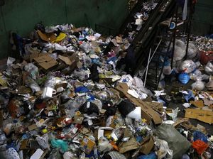 Penampakan 47 Ton Sampah Jaring-Plastik Diangkut dari Kepulauan Hawaii