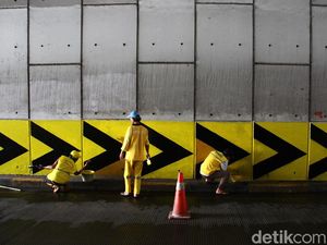 Aksi Petugas Percantik Underpass Trunojoyo Jaksel