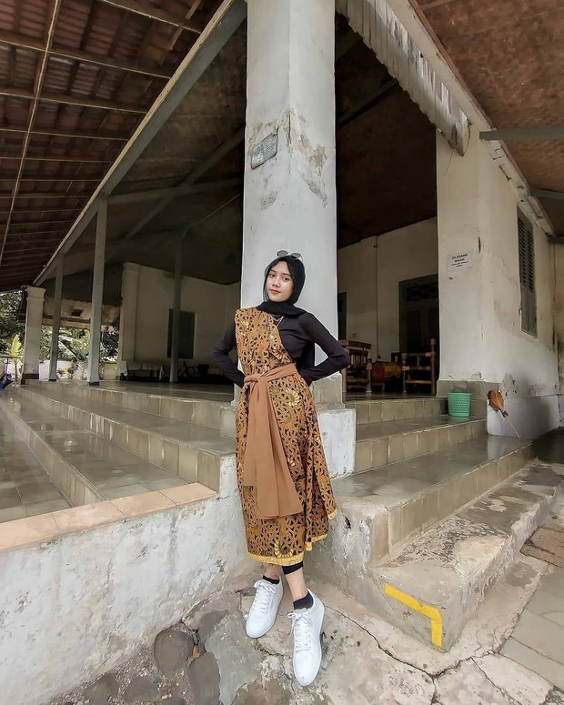 Sabuk dari pashmina/instagram.com/selebgramdaily/ Sabuk dari pashmina