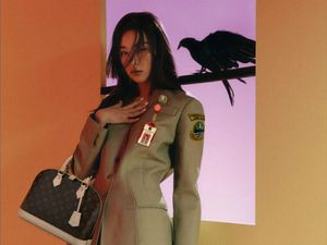 Seulgi Red Velvet Pakai Baju Mirip Seragam PNS, Viral Diedit Jadi Meme Kocak Seulgi Red Velvet Pakai Baju Mirip Seragam PNS, Viral Diedit Jadi Meme Kocak