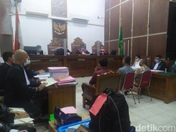 Hakim Cecar Pamdal soal Tukang Renovasi di Lantai 6 Gedung Kejagung