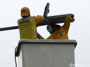 Terus Diguyur Hujan, Puluhan Lampu Jalan Padam