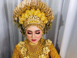 Viral Pengantin Muntah & Hampir Pingsan karena Keberatan Pakai Sunting 4 Kg
