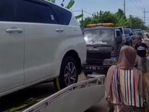 Viral! Satu Desa Borong Mobil Pakai Uang Ganti Rugi Kilang di Tuban