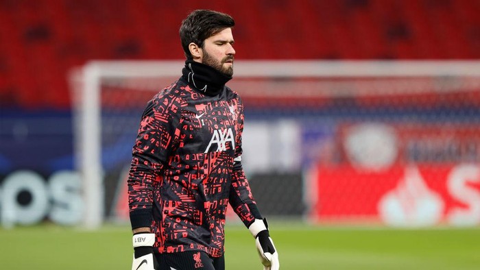 BUDAPEST, HUNGARY - FEBRUARY 16: Alisson of Liverpool warms up prior to the UEFA Champions League Round of 16 match between RB Leipzig and Liverpool FC at Puskas Arena on February 16, 2021 in Budapest, Hungary. Liverpool face RB Leipzig at a neutral venue in Budapest behind closed doors after Germany imposed a ban on travellers arriving from the UK in an effort to prevent the spread of Covid-19 variants. (Photo by Laszlo Szirtesi/Getty Images)