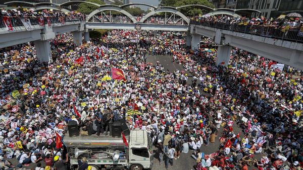 Aung San Suu Kyi Disidang, Demonstran Serukan Aksi Protes Lebih Besar