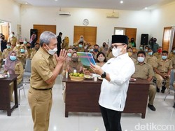 Jelang Jabatan Berakhir, Bupati Anas Berpamitan Datangi Kantor-kantor OPD