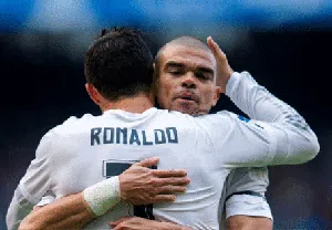 Foto: Pepe dan Ronaldo Biasanya Kawan, Kini Jadi Lawan