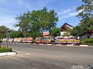 Deretan Ucapan Selamat Aceh Juara Termiskin se-Sumatera di Kantor Gubernur