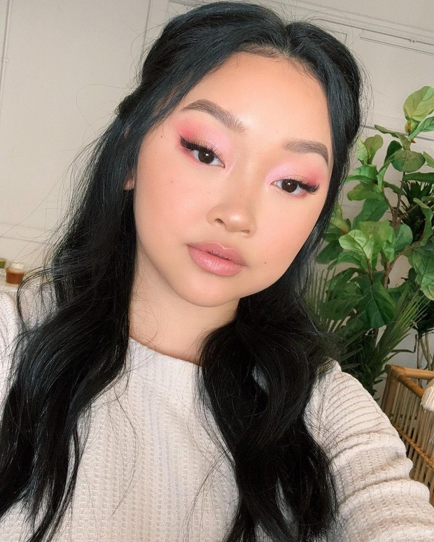 Eye makeup/Instagram.com/Lanacondor Gaya makeup Lana Condor