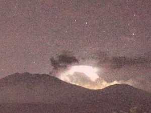 Beredar Video Cahaya Kilat Diduga dari Gunung Raung, Ini Jawaban PPGA