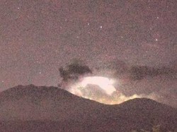 Beredar Video Cahaya Kilat Diduga dari Gunung Raung, Ini Jawaban PPGA