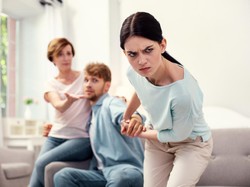 Viral Menantu Curhat Mertua Sering Datang Tiba-tiba dan Menginap di Rumah