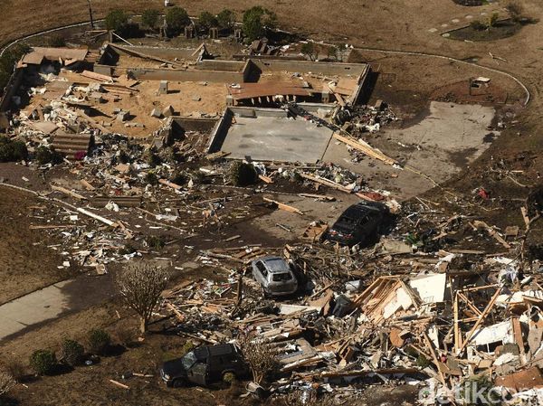 Potret Kerusakan Akibat Terjangan Tornado di North Carolina