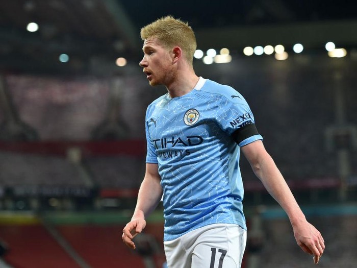 MANCHESTER, ENGLAND - JANUARY 06: Kevin De Bruyne of Manchester City looks on during the Carabao Cup Semi Final match between Manchester United and Manchester City at Old Trafford on January 06, 2021 in Manchester, England. The match will be played without fans, behind closed doors as a Covid-19 precaution. (Photo by Peter Powell - Pool/Getty Images)
