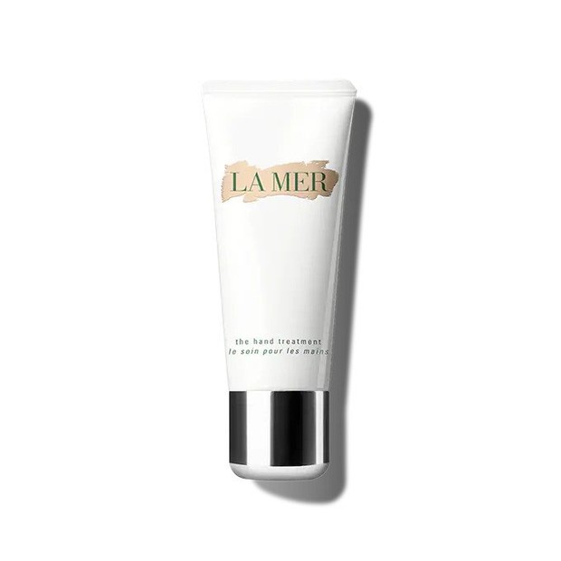 La Mer The Hand Treatment/cremedelamer.com Krim ini membantu mengembalikan kelembapan alami kulit dan melembutkan kulit seperti sutra