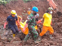 Satu Lagi Korban Longsor Nganjuk Ditemukan, Enam yang Lain Terus Dicari