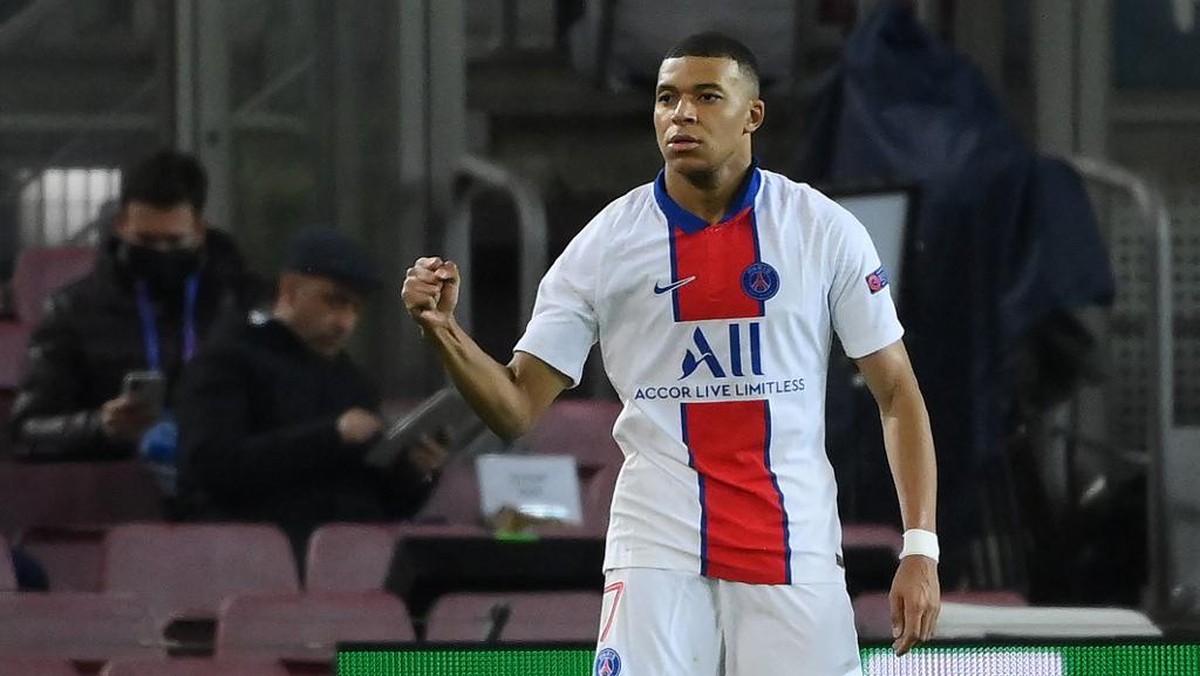Kylian Mbappe mengaku masih tertinggal jauh dari Lionel Messi dan Cristiano Ronaldo. (Foto: AFP/LLUIS GENE)