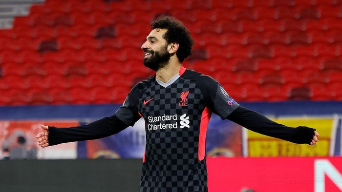 BUDAPEST, HUNGARY - FEBRUARY 16: Mohamed Salah of Liverpool celebrates after scoring their sides first goal during the UEFA Champions League Round of 16 match between RB Leipzig and Liverpool FC at Puskas Arena on February 16, 2021 in Budapest, Hungary. Liverpool face RB Leipzig at a neutral venue in Budapest behind closed doors after Germany imposed a ban on travellers arriving from the UK in an effort to prevent the spread of Covid-19 variants. (Photo by Laszlo Szirtesi/Getty Images)