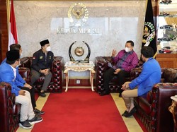 Bertemu PMII, Ketua MPR Minta Pemuda Migrasi ke Kendaraan Listrik