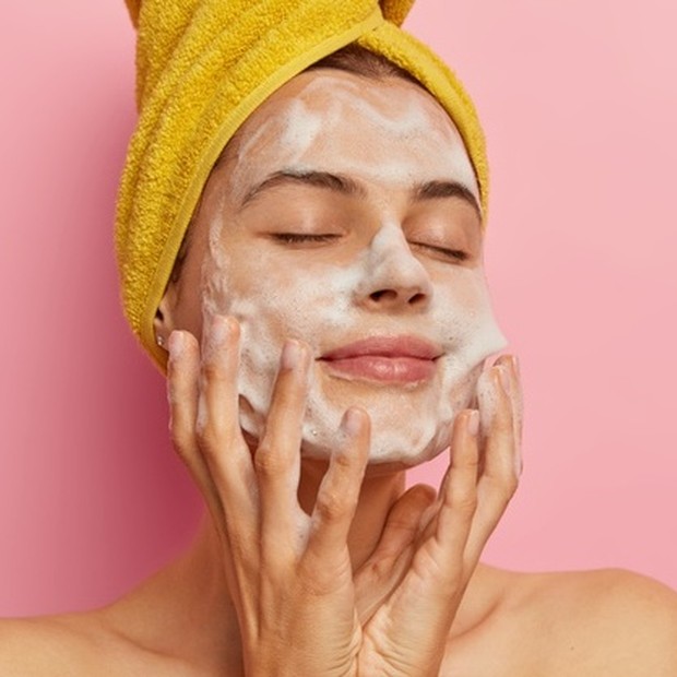 n Kesalahan Saat Membersihkan Wajah yang Sering Kita Lakukan