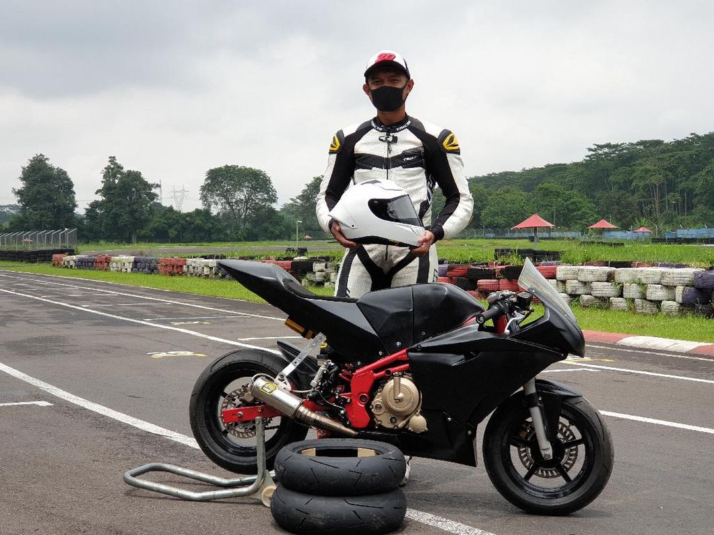 Jelang CEV Moto2, Dimas Ekky Geber Motor Mungil di Sirkuit Karting Sentul