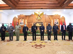Pemprov Jatim Beri SK Plh Bupati/Wali Kota ke 16 Daerah, Ini Detailnya