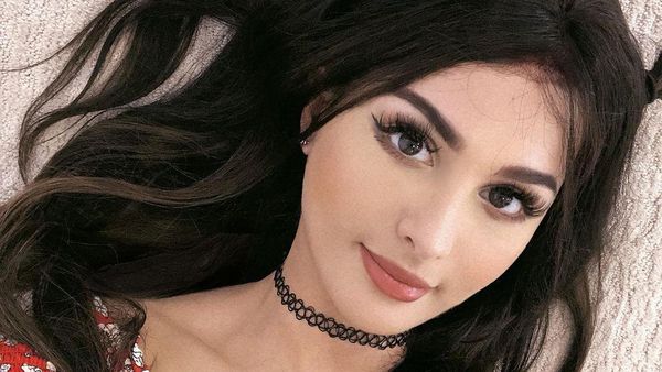 Potret Cantik SSSniperWolf, YouTuber Gaming yang Bikin Meleleh