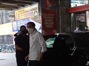 Jokowi hingga Anies Pantau Vaksinasi COVID-19 di Pasar Tanah Abang Jokowi hingga Anies Pantau Vaksinasi COVID-19 di Pasar Tanah Abang