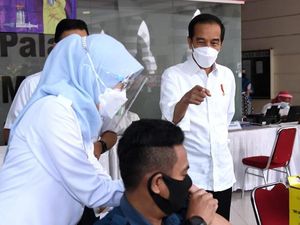 Jokowi Unggah Foto Cek Vaksinasi COVID di Tanah Abang: Manajemen Lapangan Baik