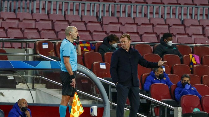 Barcelonas head coach Ronald Koeman gestures during the Champions League round of 16, first leg soccer match between FC Barcelona and Paris Saint-Germain at the Camp Nou stadium in Barcelona, Spain, Tuesday, Feb. 16, 2021. (AP Photo/Joan Monfort)